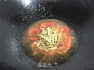 Stir-fried Loofah with Tomato and Bamboo Shoots recipe