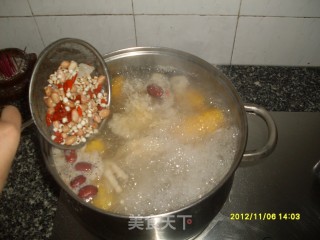 A Bowl of Good Soup-chicken Feet, Peanuts, Yam, Pork Bone Soup recipe