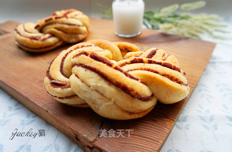 Hummus Garland Bread recipe