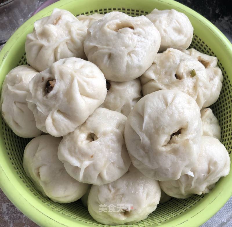 Pork Buns with Shallots and Mushrooms recipe