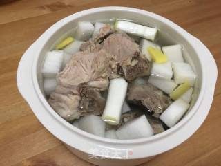 Pork Bone Stewed Radish recipe