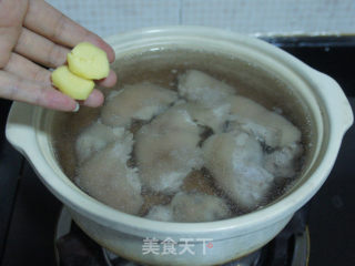 [soybean, Lotus Root and Trotters Soup] recipe