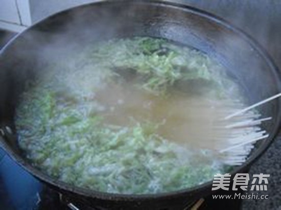 Hot Noodle Soup with Shredded Cabbage recipe