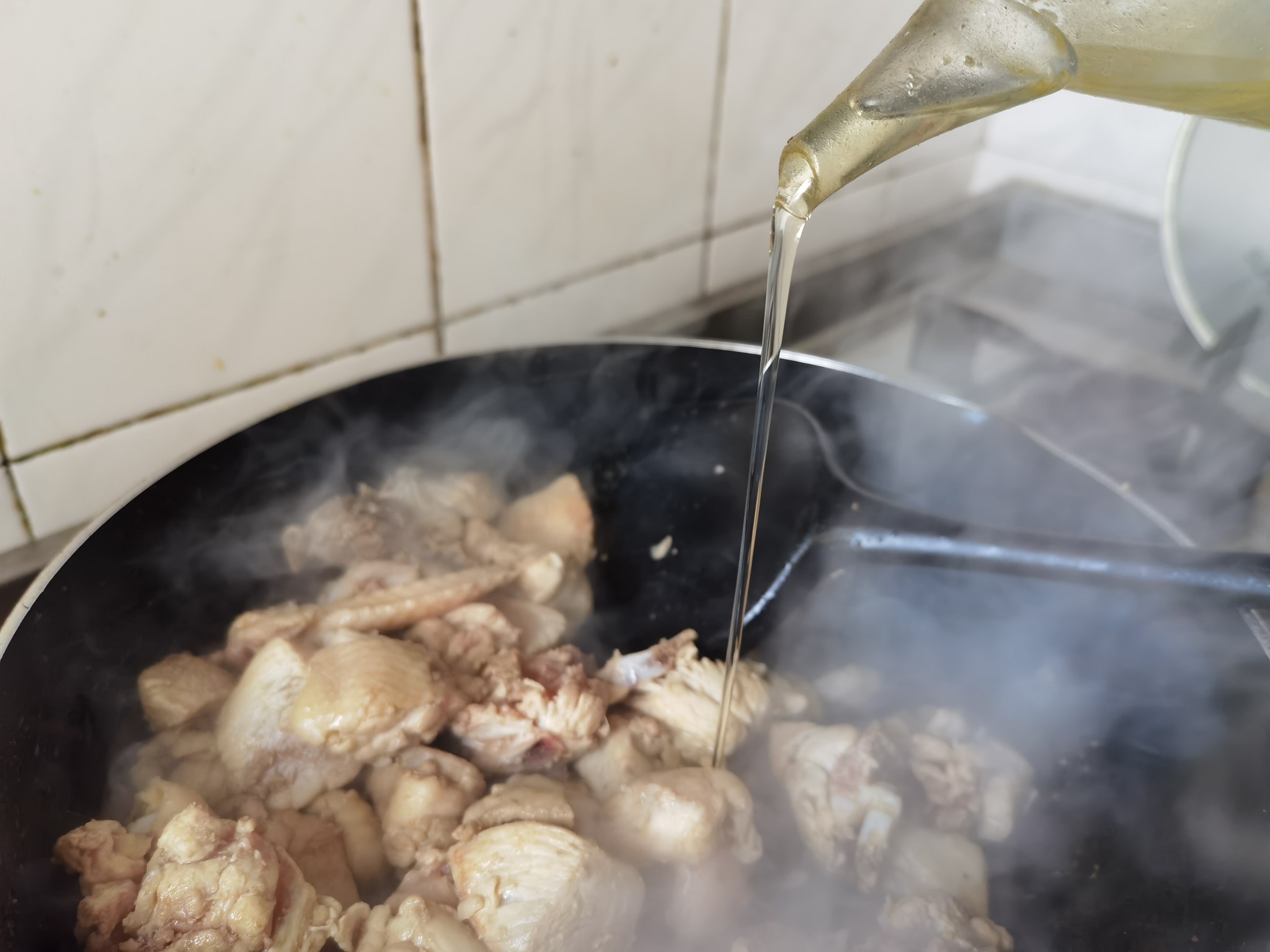 A Must-have Dish for New Year's Eve-stir-fried Chicken with Mushrooms recipe