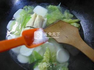 Cabbage Noodle Soup with Rice Cake recipe