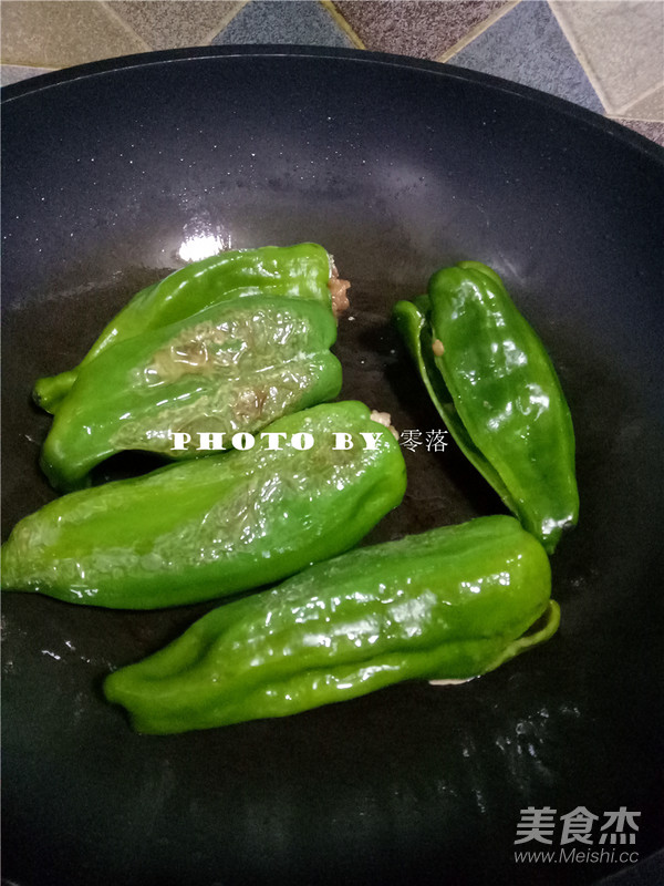 Sweet and Sour Green Pepper Stuffed with Meat recipe