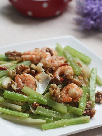 Fried Shrimp with Walnuts, Celery and Lily recipe
