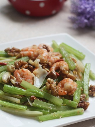 Fried Shrimp with Walnuts, Celery and Lily