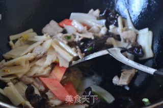 Stir-fried Sliced Pork with Lotus Vegetable recipe