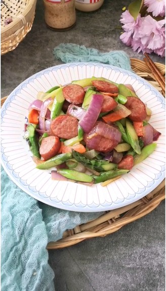Stir-fried Beef Sausage with Asparagus
