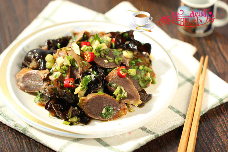 Duck Gizzards Mixed with Coriander Fungus