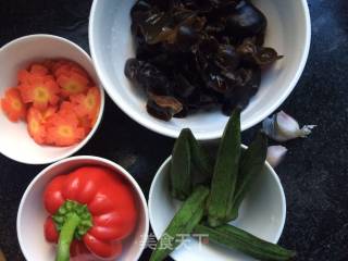 Seasonal Vegetables Mixed with Fungus recipe