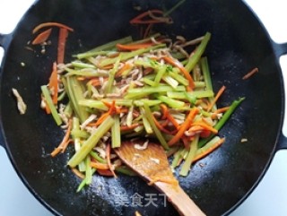 Stir-fried Shredded Pork with Celery recipe