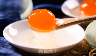 Traditional Mid-autumn Festival-mooncakes with Egg Yolk and Lotus Paste recipe