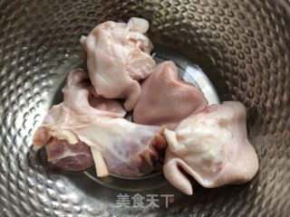 Stewed Pork Trotters with Three Vegetables recipe