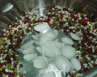 Red Bean Lily Barley Soup recipe