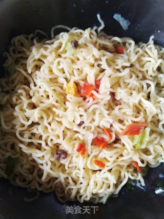 Kuaishou Children's Light Cabbage Stir-fried Instant Noodles recipe