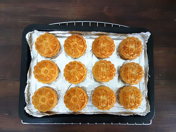 Cantonese-style Coconut Cranberry Mooncakes recipe