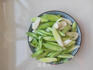 Stir-fried Pork with Green Garlic ~ Simple and Delicious recipe