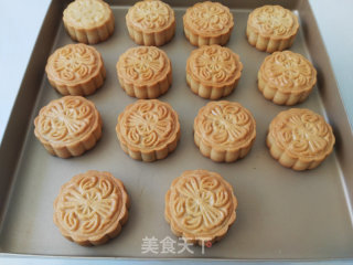#新良第一节烤大赛# Cantonese-style Lotus Seed Paste Moon Cake recipe