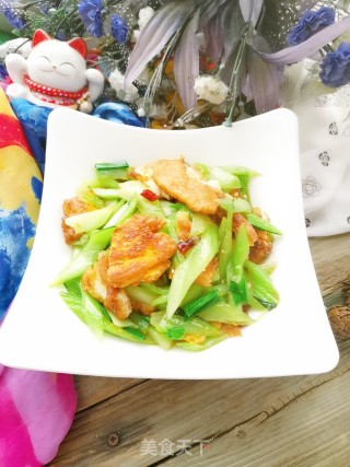 Stir-fried Poached Egg with Vegetable Stem recipe