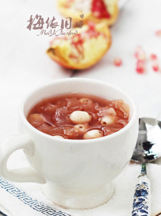 Pomegranate and Tremella Soup recipe
