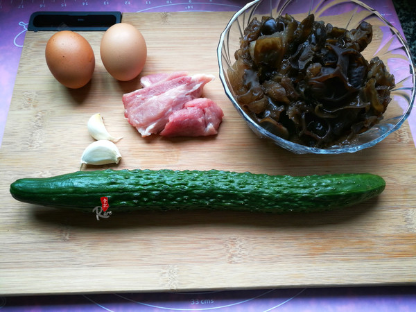 Fried Pork with Cucumber and Fungus recipe