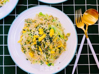 Stir-fried Noodles with Egg, Cabbage and Wild Bamboo Shoots recipe