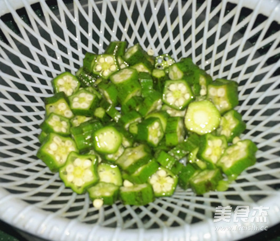 Sauteed Tomatoes with Okra recipe