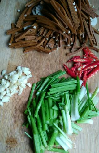 Celery Stir-fried Loose Thousands recipe