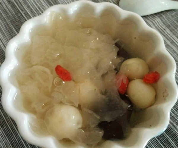 Lotus Seed and Red Date Soup recipe