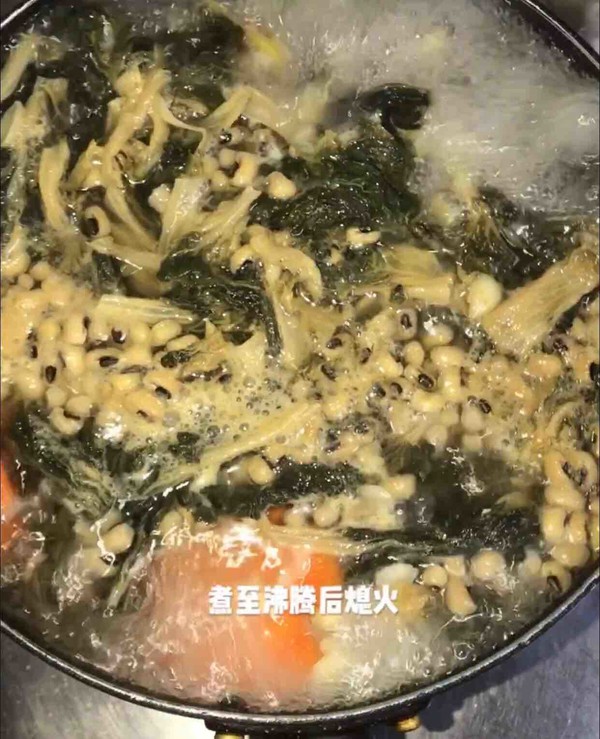 Dried Vegetable Pork Bone Soup recipe