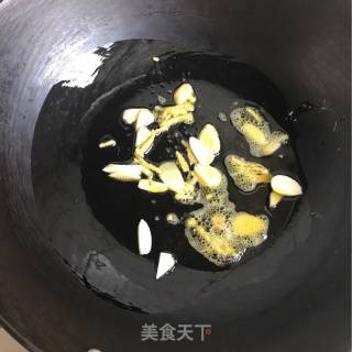 Fried Squid with Jade Fungus recipe