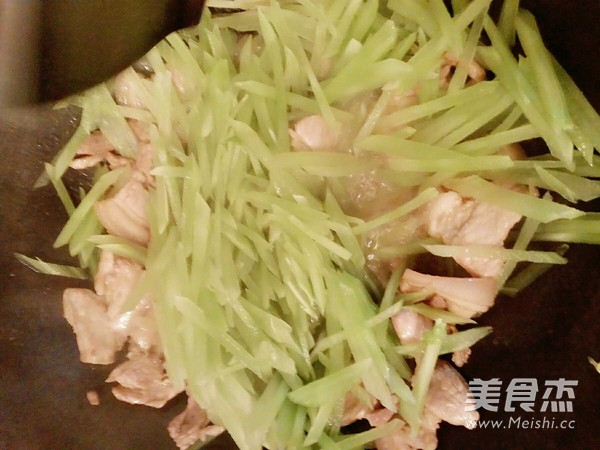 Stir-fried Pork with Lettuce recipe