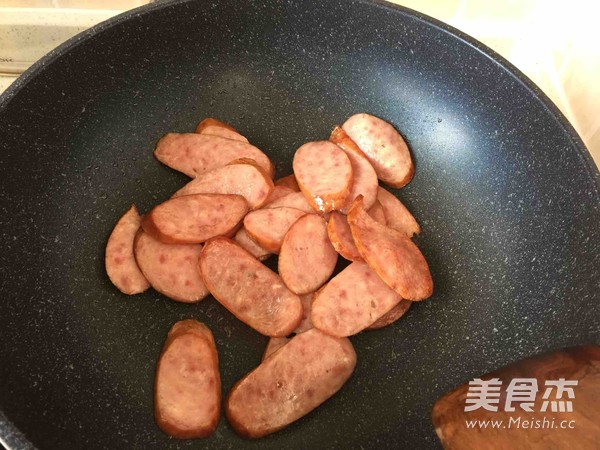 Stir-fried Harbin Sausage with Scallions recipe