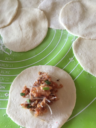 Mushroom Pork Buns with Vermicelli recipe