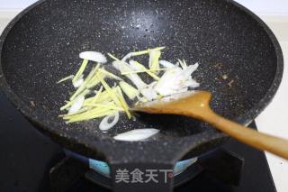 Stir-fried Beef with Pepper Sprouts recipe