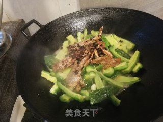 Stir-fried Bitter Gourd with Dace in Black Bean Sauce recipe