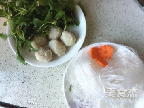 Shepherd's Purse Fish Ball Vermicelli Soup recipe