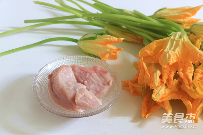 Pumpkin Flower Lean Meat Soup recipe