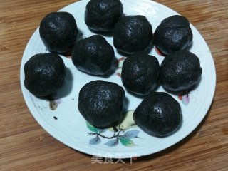 Cantonese Black Sesame Mooncake recipe