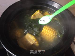 Seaweed Corn Tube Bone Soup recipe