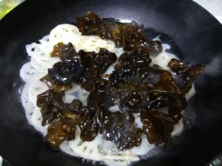 Fungus Mixed with Lotus Root Slices recipe