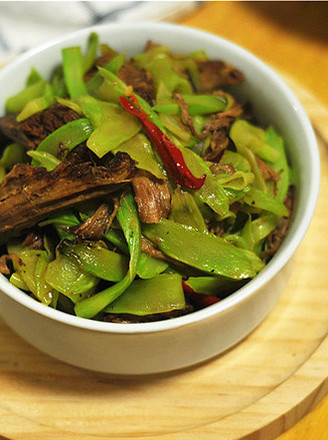 Stir-fried Braised Beef with Lettuce Slices recipe