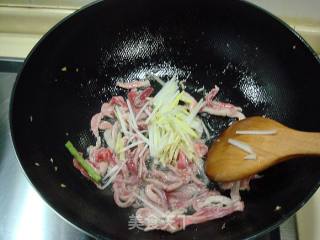 Home-made Small Stir-fry "fragrant Pork with Dried Beans" recipe