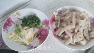 Stir-fried Pork Skins with Broccoli recipe