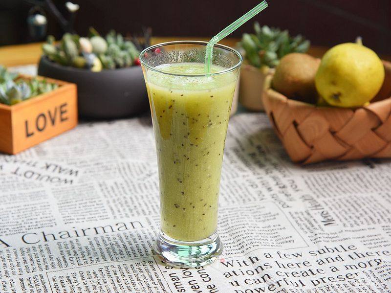 Kiwi Pear Juice recipe