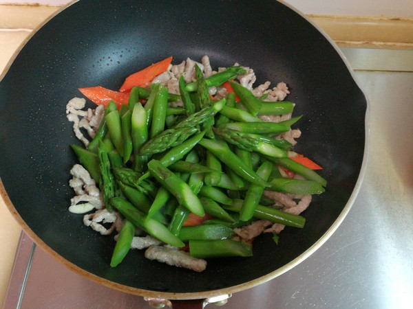 Asparagus Stir-fried Pork recipe