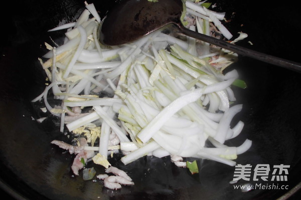 Stir-fried Cabbage with Black Bean Sprouts recipe