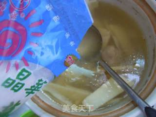 Summer Nutritional Soup---green Bamboo Shoots and Ribs Soup recipe